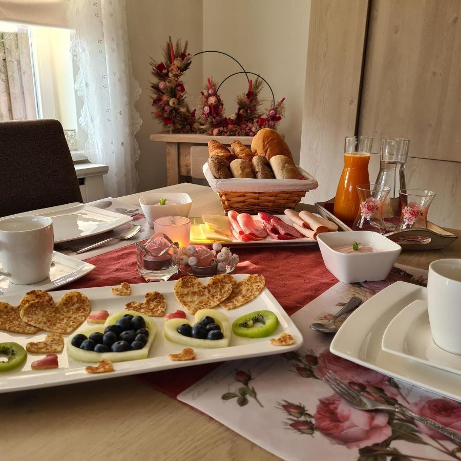 La Rose Bed & Breakfast Pelt Luaran gambar