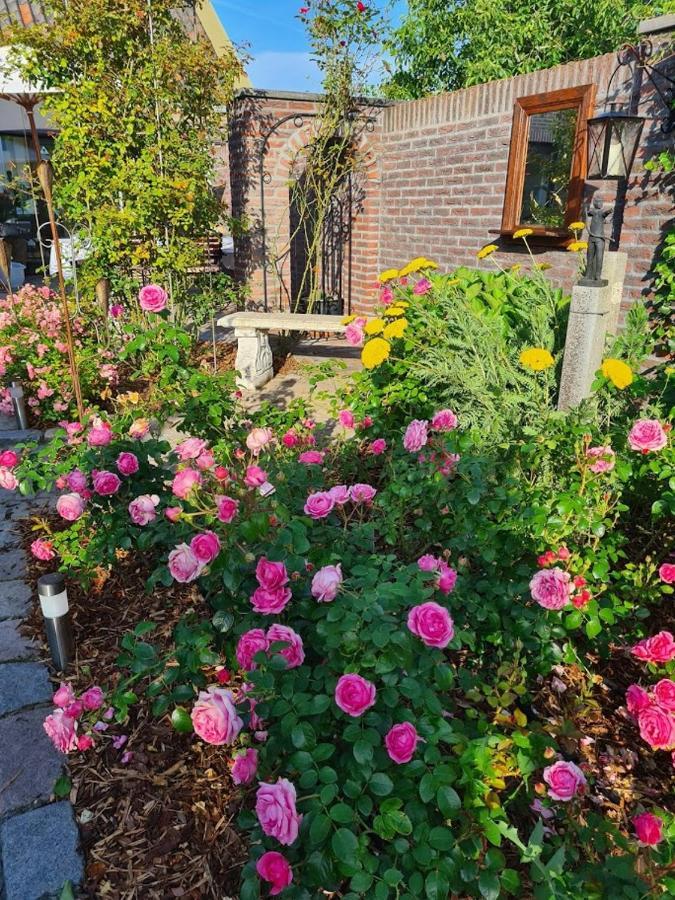 La Rose Bed & Breakfast Pelt Luaran gambar