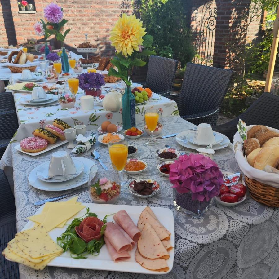 La Rose Bed & Breakfast Pelt Luaran gambar