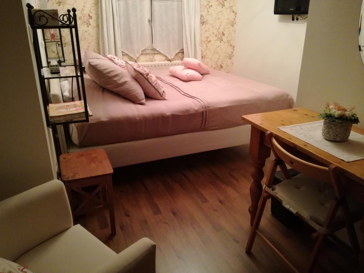 La Rose Bed & Breakfast Pelt Luaran gambar