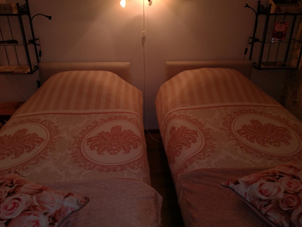 La Rose Bed & Breakfast Pelt Luaran gambar