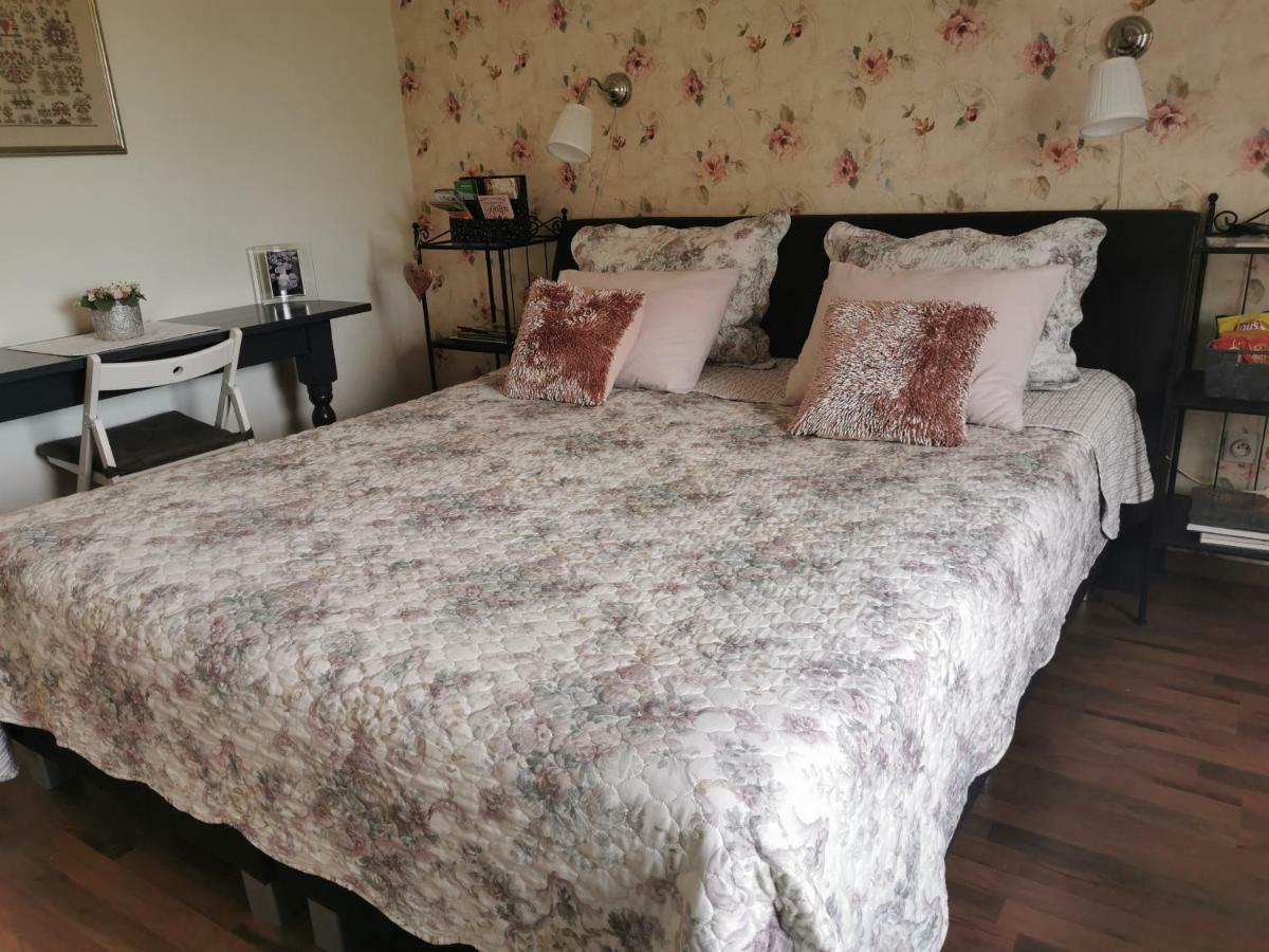 La Rose Bed & Breakfast Pelt Luaran gambar