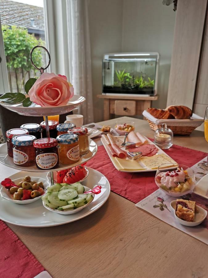 La Rose Bed & Breakfast Pelt Luaran gambar